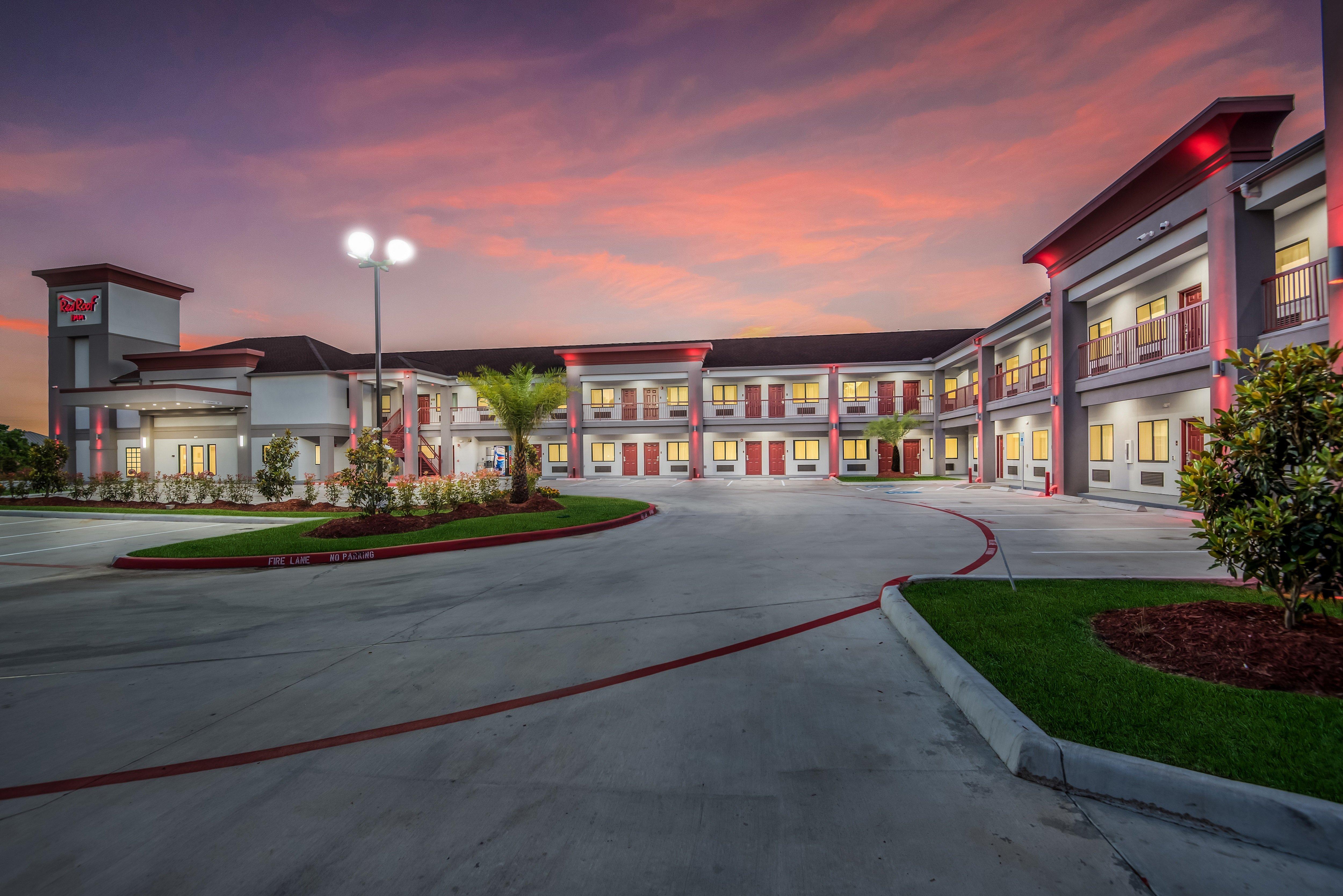 Red Roof Inn باي تاون المظهر الخارجي الصورة